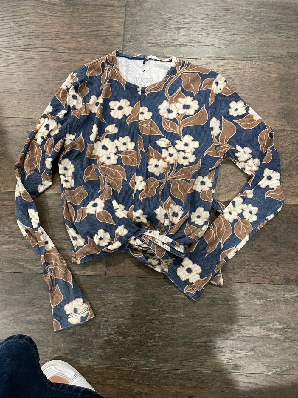Point by gallery Navy Floral Tie-Waist Top